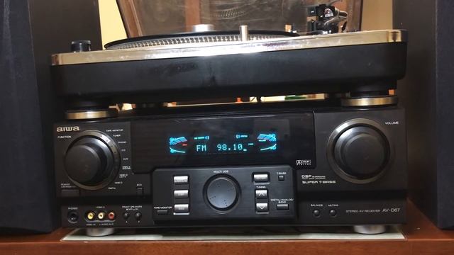 Aiwa AV-D67 Receiver and Numark Pro TT1 Special Edition Turntable from the early 2000’s смотреть онлайн