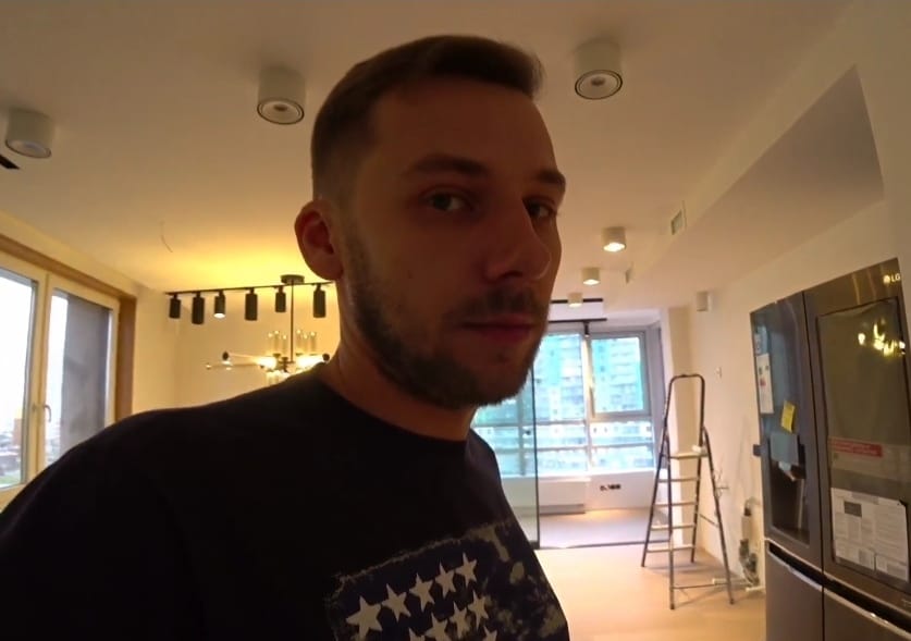 Как стяжка пола влияет на всю геометрию и архитектурную высоту потолков помещения?