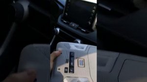 RAV4 XA50 2020 замена ламп освещения салона