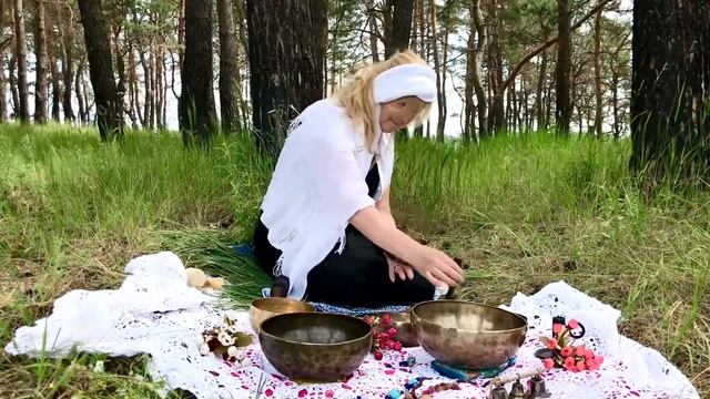 Исцеляющая медитация с тибетскими чашами с Валентиной Ковалик смотреть онлайн