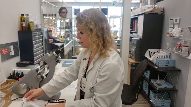 Готовые Очки для чтения из магазина| опасность вас подстерегающая| Ms_optician смотреть онлайн