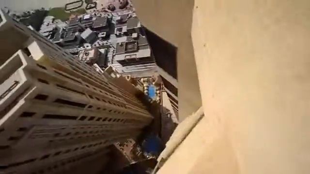 Экстримальная прогулка по крыше смотреть онлайн