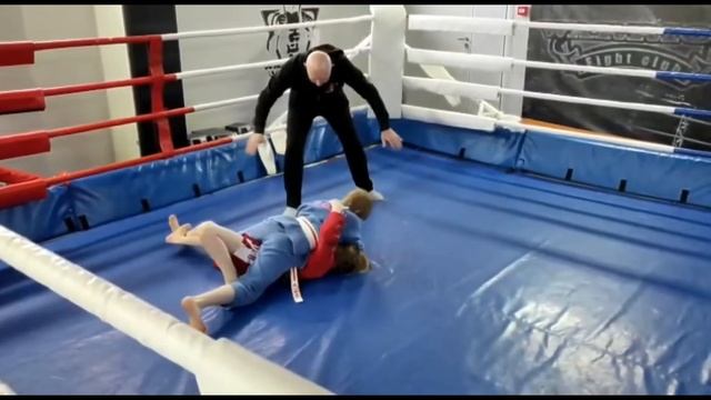 Вечный спор, что круче самбо или джиу-джитсу. Джиу-джитсу рулит! смотреть онлайн