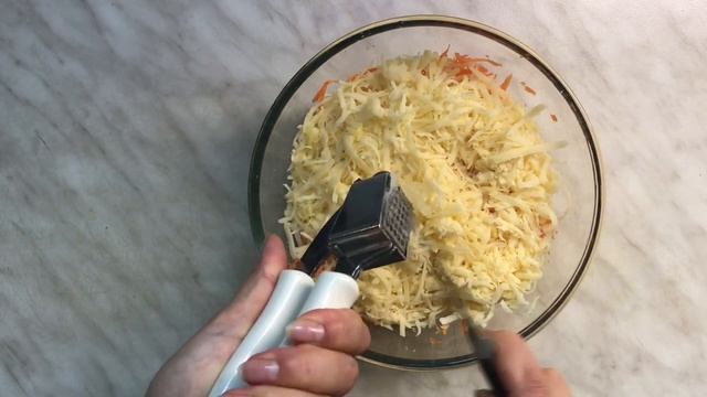САЛАТ из МОРКОВИ с СЫРОМ и чесноком за 10 МИНУТ/ Carrot salad with cheese and garlic. смотреть онлайн