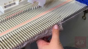 Набор петель и рисунок косами на вязальной машине LK 150