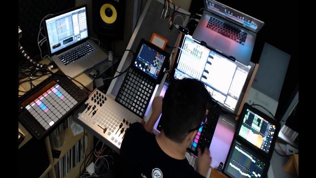 Liquid Rhythm Demo: DJ Shine with Liquid Rhythm and Ableton Live смотреть онлайн