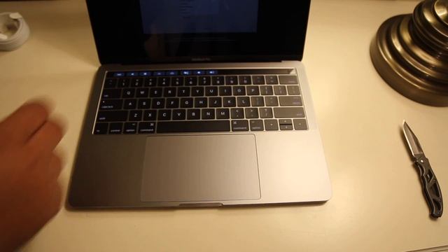 Macbook Pro 13" Touchbar Unboxing смотреть онлайн
