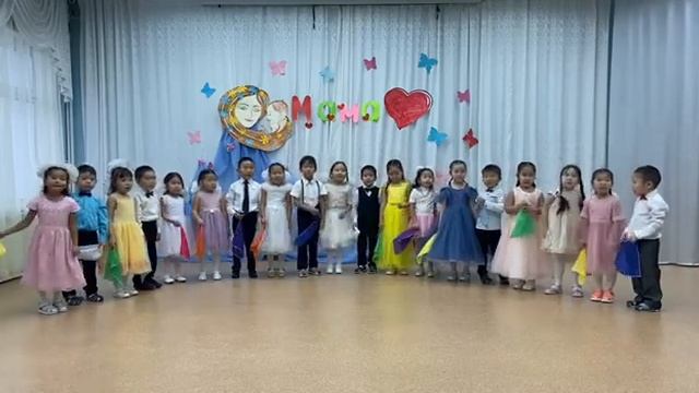 Хор ст.гр. "Алыптаах хонуу", песня "Мамины помощники", 5 лет. смотреть онлайн