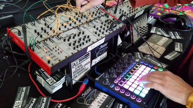Superbooth 2018 Day One - Tangible Waves смотреть онлайн