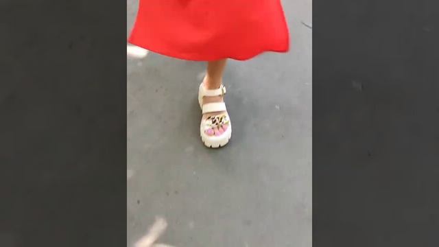 Бежевые босоножки с цепями смотреть онлайн