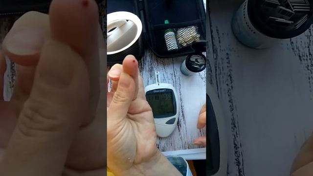 Как измерить уровень сахара (глюкозы) в крови глюкометром смотреть онлайн