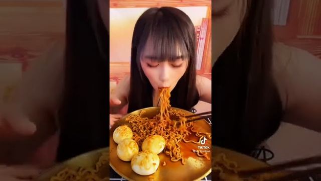 как едят на камеру