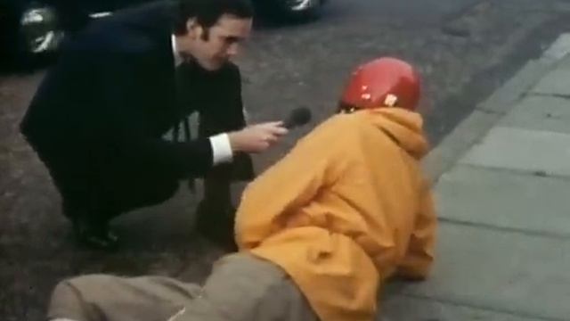 Monty Python - Climbing the North Face of the Uxbridge Road смотреть онлайн
