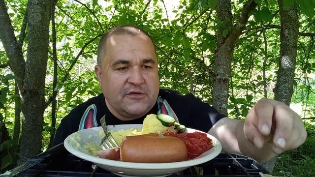 Обжор - шпикачки с пюре и овощами смотреть онлайн