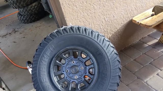 33" Terache Stryker tire and front yard full send смотреть онлайн