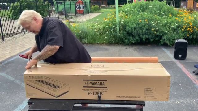 Unboxing The Yamaha P125B Digital Keyboard 01 смотреть онлайн