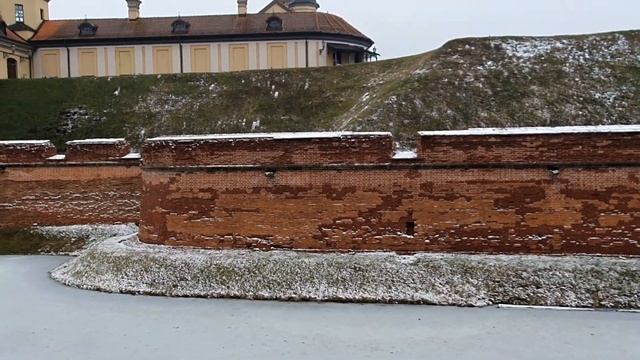 Не́свижский за́мок — дворцово-замковый комплекс города Несвижа в Минской области Белоруссии смотреть онлайн