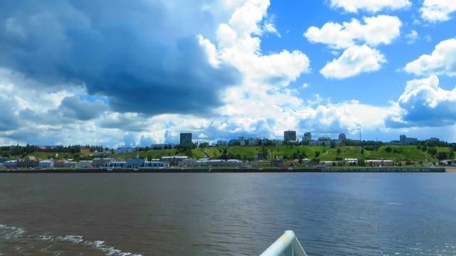 Нижний Новгород - Стрелка Волги и Оки. Вид на Нагорную часть города. смотреть онлайн