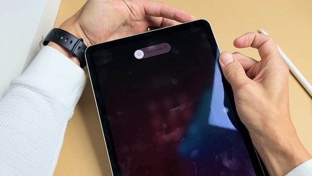 iPad Air 4th Gen.: Black Screen, Won't Turn On? смотреть онлайн