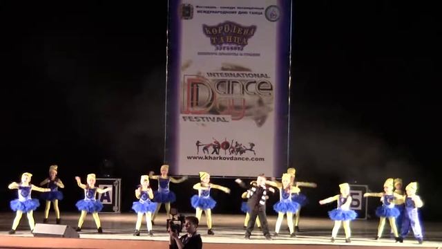 Dance Day 2017 "GOLD STAR Яна Исаева" Бебики - "Миньоны" смотреть онлайн