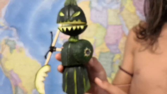 КУКЛА-ВОИН из КАБАЧКА! | Поделки из овощей от Тимы смотреть онлайн