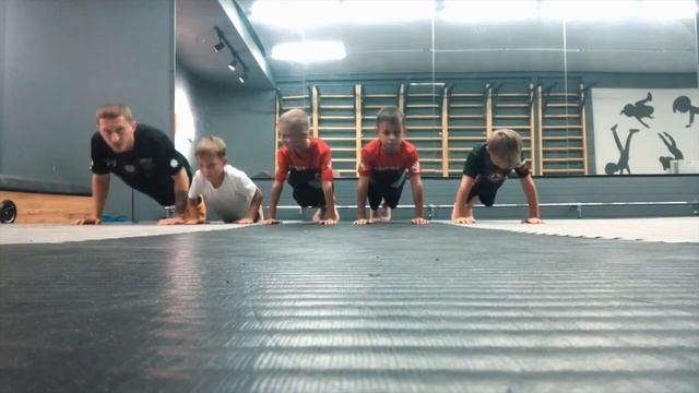Спортивный челлендж. Гимнастика. Отжимания, пресс смотреть онлайн