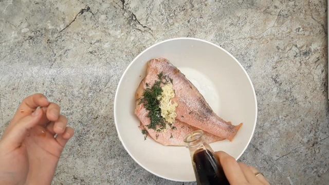 МОРСКОЙ ОКУНЬ. ЗАПЕЧЁННЫЙ ИЛИ ЖАРЕНЫЙ, КАКОЙ ВКУСНЕЕ? смотреть онлайн