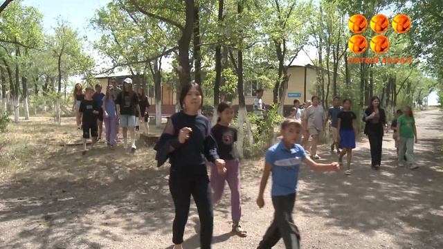 Спортивные соревнования, походы, купание на озере. смотреть онлайн