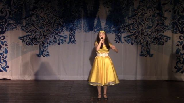 Стоят девчонки