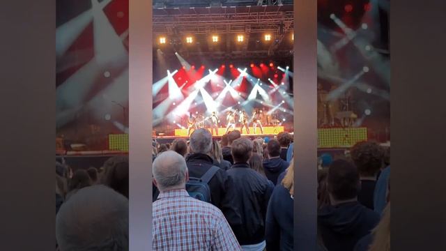 Alvaro Soler, 24. Juli 2022, Roncalliplatz Köln, Mit Svetlana Stulikova (Светлана Стуликова)