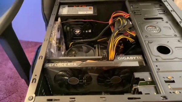 Как достать и вставить видеокарту в ПК.