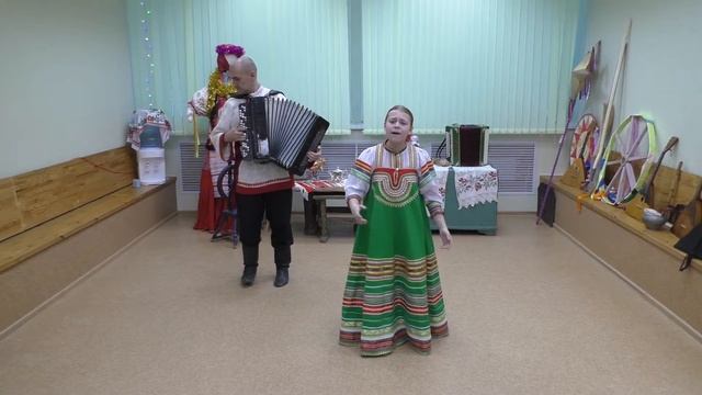 Страна певучая - сл. и муз. неизвестного автора. Исполняет Рудинская Дарья (14 лет). смотреть онлайн
