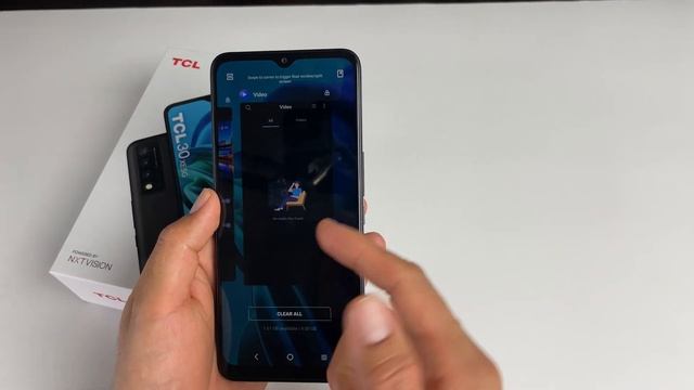 TCL 30 XE 5G (2022) - Unboxing & First Impressions! смотреть онлайн