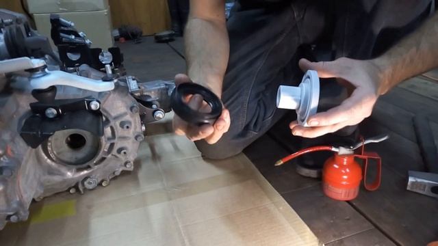 Установка сальником с помощью оправок на E154F смотреть онлайн