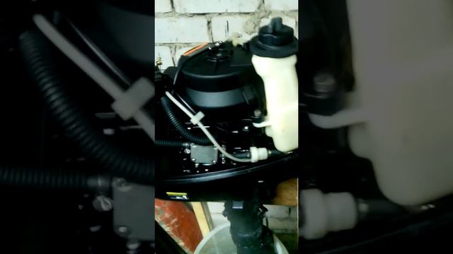 запуск лодочного мотора в гараже смотреть онлайн