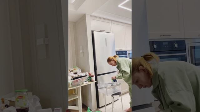 Расхламление и организация хранения в холодильнике. Новая кухня. Разбираем коробки. смотреть онлайн