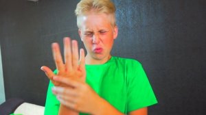 МАЛЕНЬКАЯ Лили БОИТСЯ Делать ПРИВИВКУ!!!