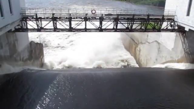 Подпорожская ГЭС, водосброс смотреть онлайн