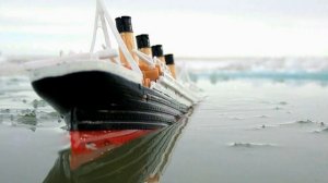 Titanic Model sinks and splits!