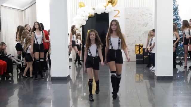 Школа моделей Real The Best домашній виступ, молодша і старша група. смотреть онлайн