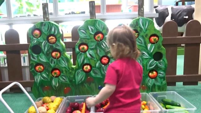 Мария и Ирина на Ферме Город Детей Кидбург Овцы Кролики Лошади Дети играют kids video 2часть смотреть онлайн