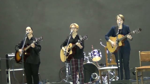 «Зеленое небо» (ст. Л.Сергеев, муз. Вал.Мищук). Исполняет Трио «Марьино». смотреть онлайн