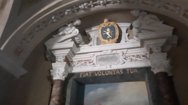 Образование глянцевой корки мрамора на лицо в маленькой церкви смотреть онлайн