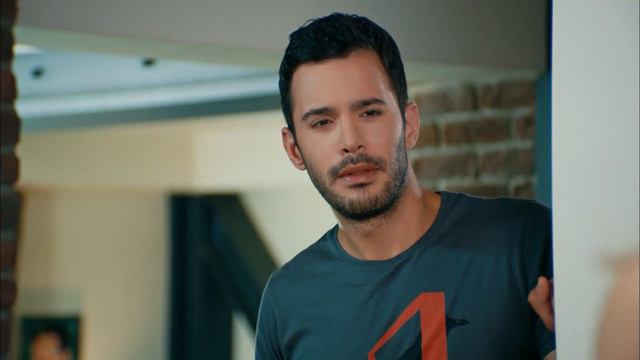 Чому ти п'єш це ти божевільний - Любов напрокат | Kiralık Aşk смотреть онлайн