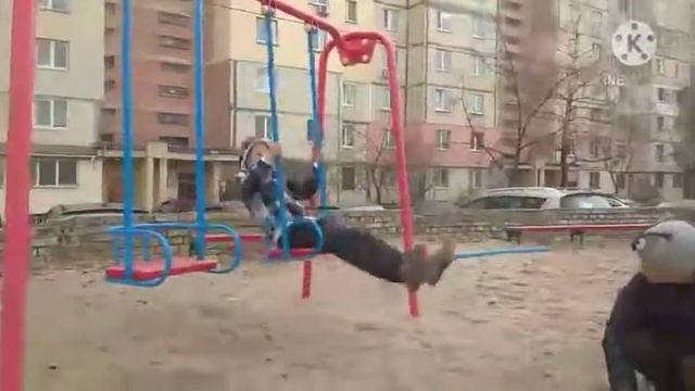 Прыжки через людей на качелях #2 смотреть онлайн