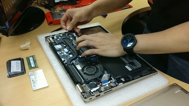 Lenovo Yoga 520 Disassembly, Upgrade RAM & SSD смотреть онлайн