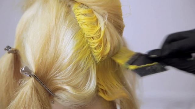 Яркие волосы до и после. Обучающее видео как из тёмных волос создать яркий оттенок. Hair Makeover