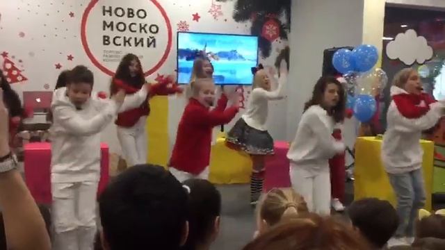 Ну а мы продолжаем наши Новогодние выступления! смотреть онлайн