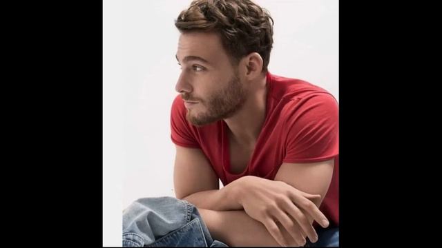 Una confesión interesante vino de Kerem Bürsin."Mi timidez de niño..." смотреть онлайн