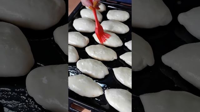 Мы тут решили пирожки с ягодами приготовить/ Супер вкусные пирожки с лесными ягодами смотреть онлайн